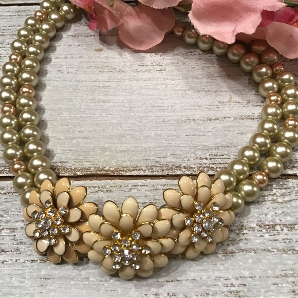 Jewelry - ♦️[2/$34.00]♦️Flower Choker